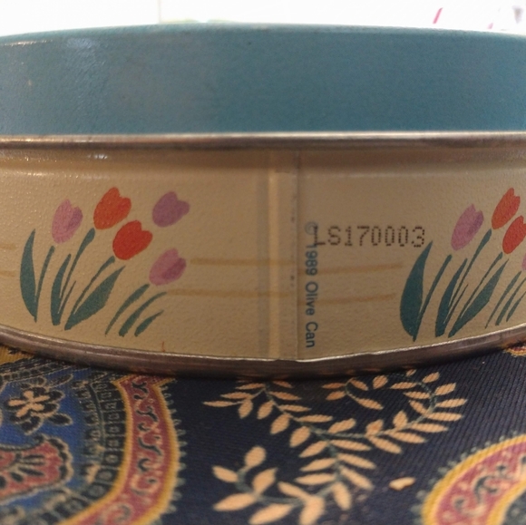 Vintage Countryside Blue Floral Olive Can Tin 6" - Picture 4 of 4